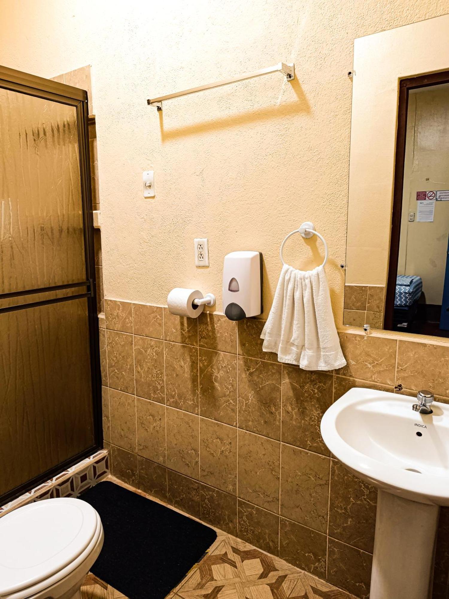 Hostal El Rio León Eksteriør bilde