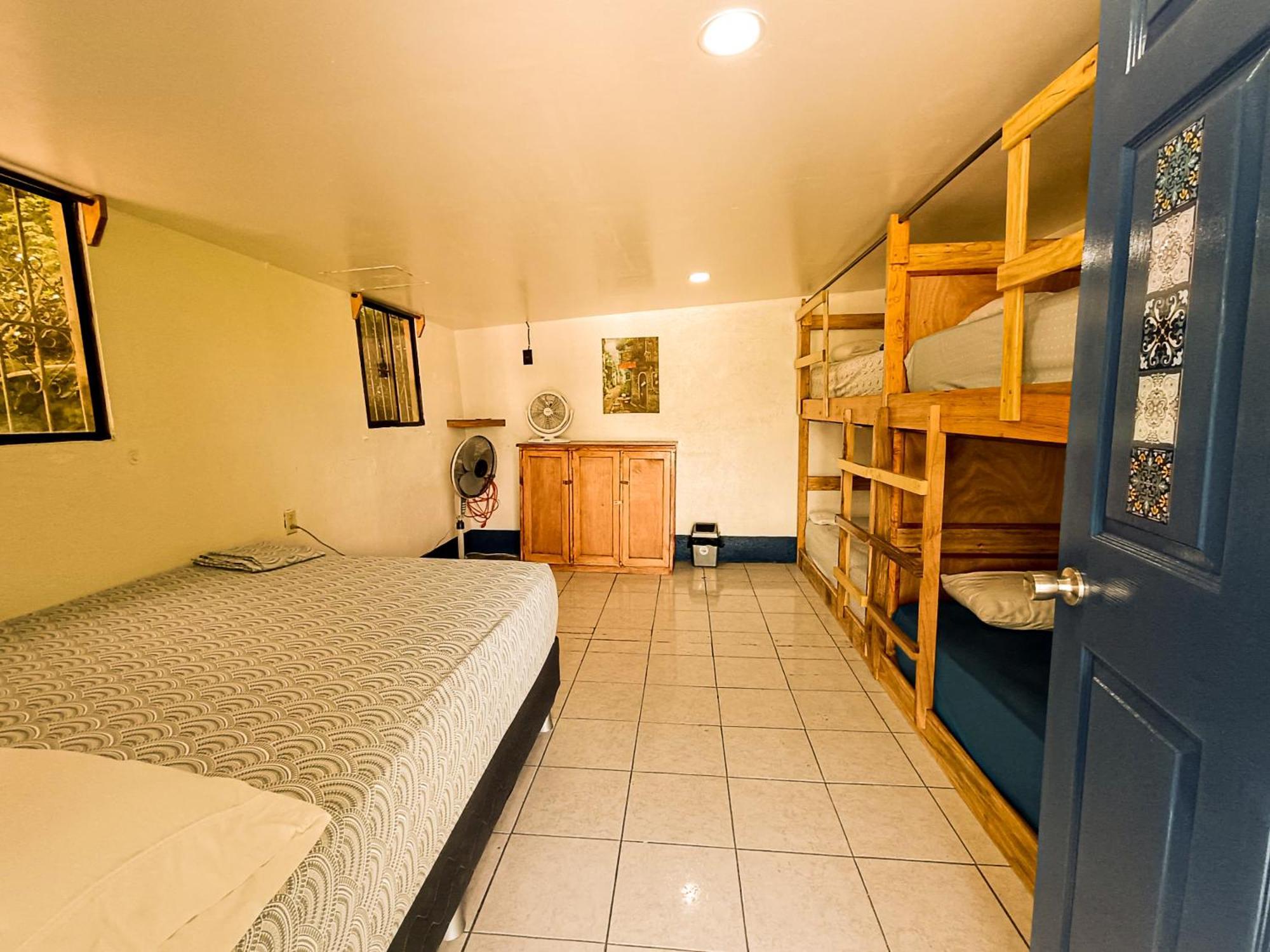 Hostal El Rio León Eksteriør bilde